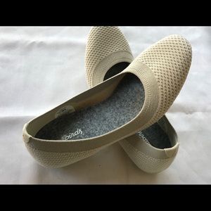 Comfortable flats in “wheat” color